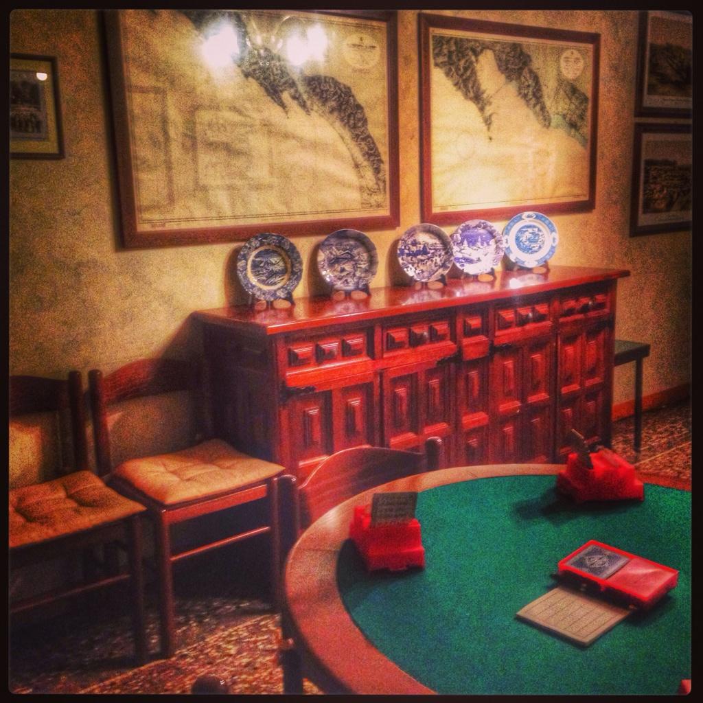 invinumblog's tweet photo. Antichi salotti piemontesi #Piemonte #interiordesign #lifestyle #life #MadeinItaly #vercelli http://t.co/poM7ppktdP
