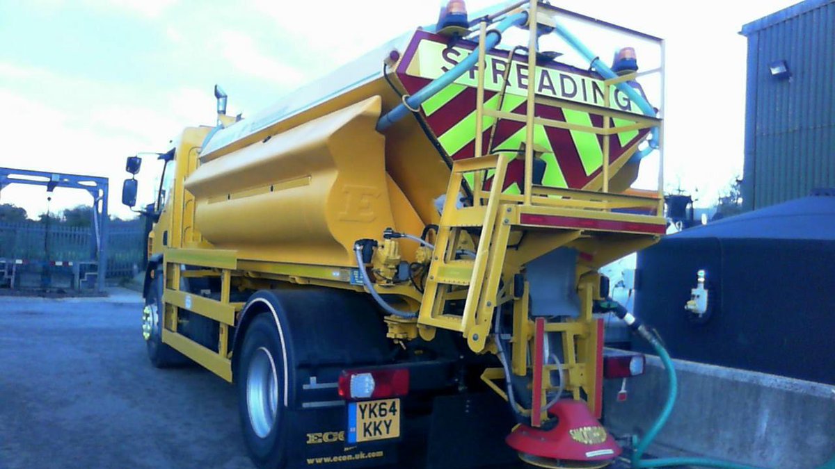 gritterfitter's tweet image. filling the new @EconEngineering E wet for the first time, greater capacity without extra weight. #improveddesign