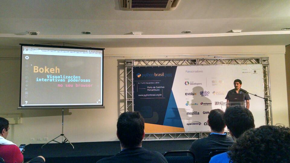 luizclaudios's tweet photo. @damian_avila from #Argentina presenting @BokehPlots in #pybr10 . #Visualization #DataScience http://t.co/BGVUa56Xm1