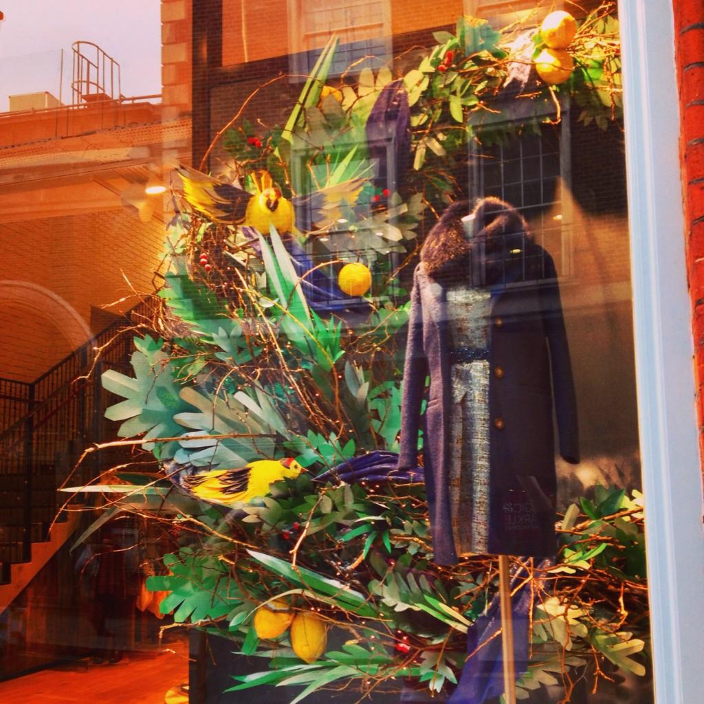 SarahDamidot's tweet photo. #anthrowindows #prettywindows http://t.co/Nbp7brnY5A