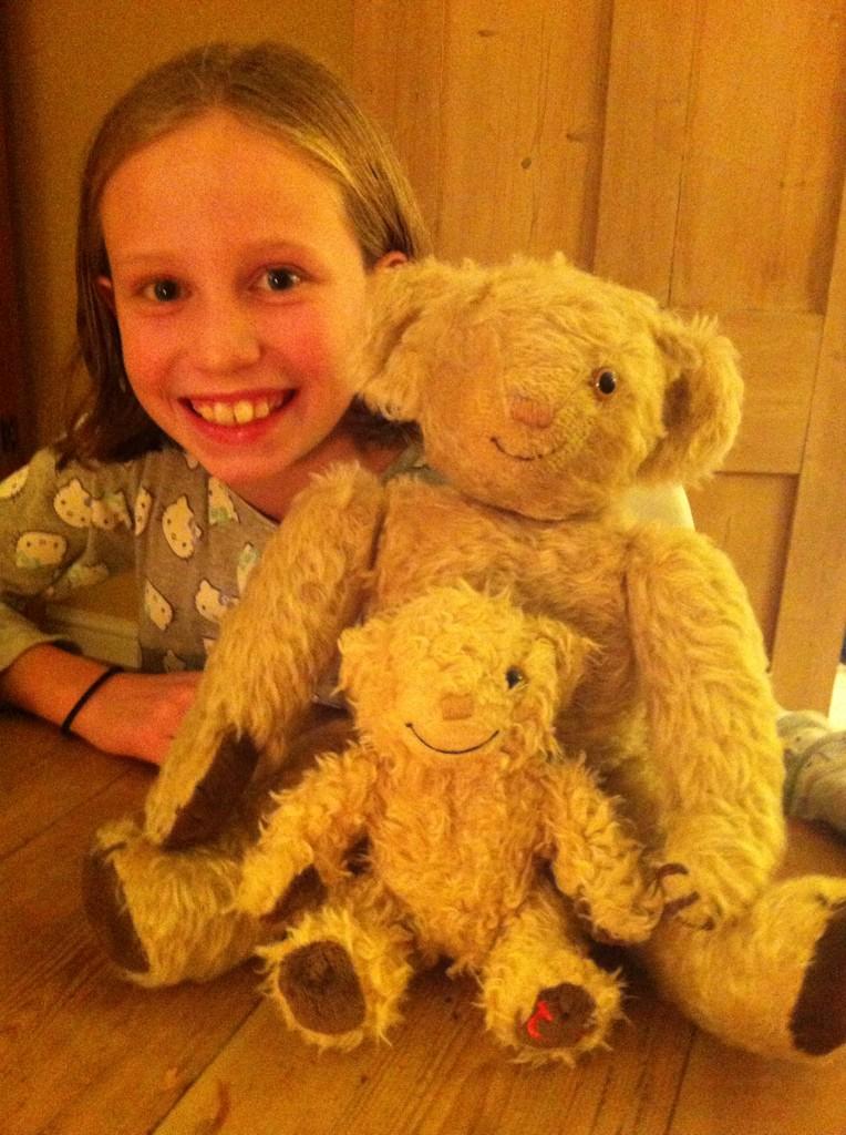 jemcat31's tweet photo. Finally Miles the Bear meets Little Miles!!! #MadeMeSmile @ThomsonHolidays http://t.co/CUvvbZDUXu
