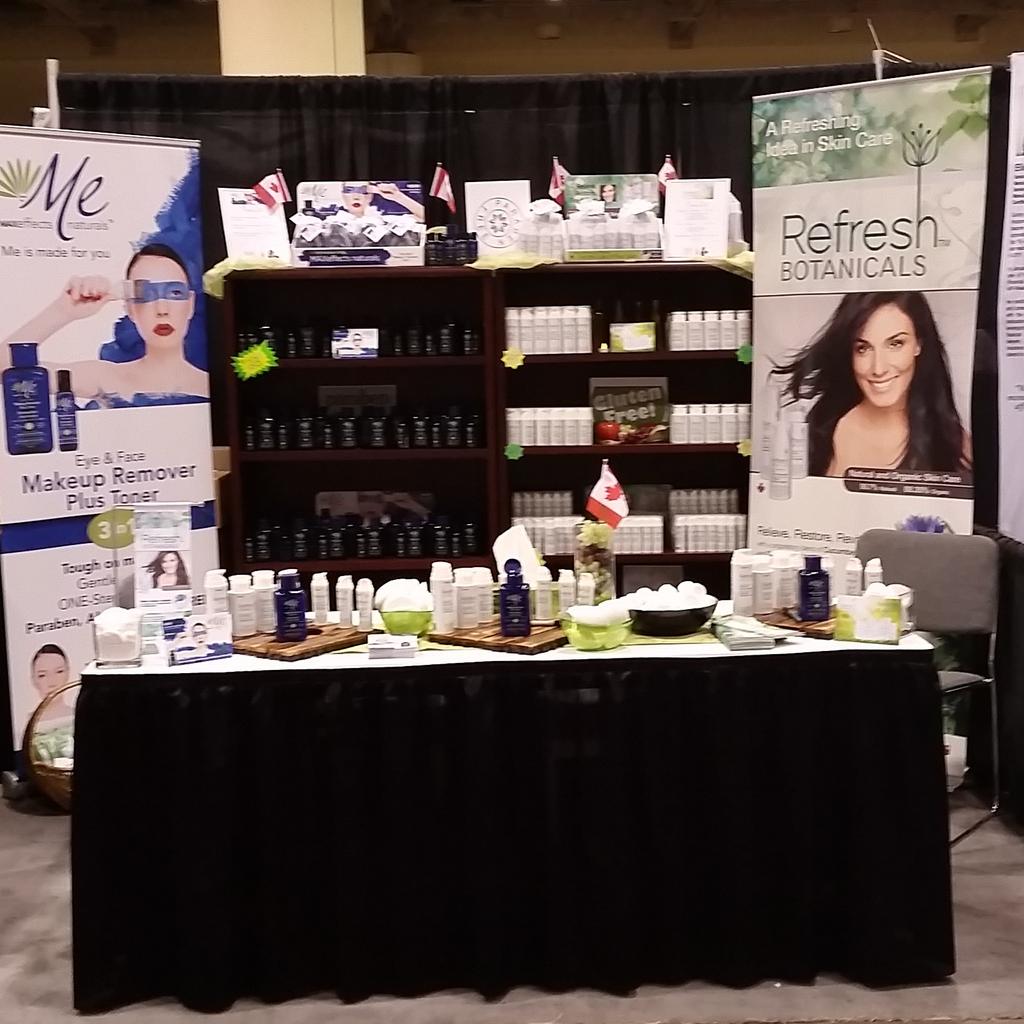 BJWinterkelly's tweet photo. It was great meeting you @LawrenceMarzari. Thanks for checking out our #refreshbotanical booth! Happy following. http://t.co/4jrCUGNxD5