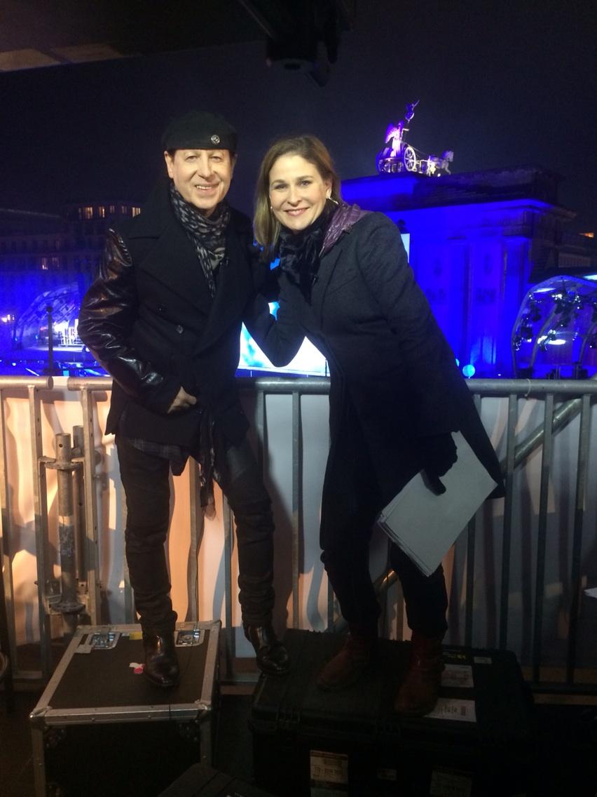 GillPenlington's tweet photo. Live now on @cnni - @halagorani speaks to #klausmeine lead singer of @scorpions #fallofthewall25 http://t.co/NP0yj75Qnz