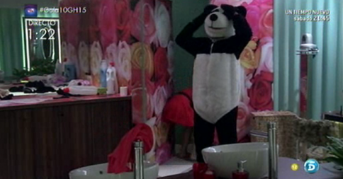 GHmomentazos's tweet photo. VÍDEO El MOMENTAZO abrazo del panda de Paula> http://t.co/QBDSwdm2aE http://t.co/zca5cYs5do
