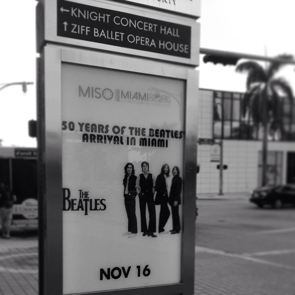 reinaventurini's tweet photo. “@MiamiSymphony: Look what we found outside the #KnightConcertHall! @ArshtCenter #Beatles #Music #Miami http://t.co/nNkOwMuCEV” 👏👏👏🌹💕🎹🎵