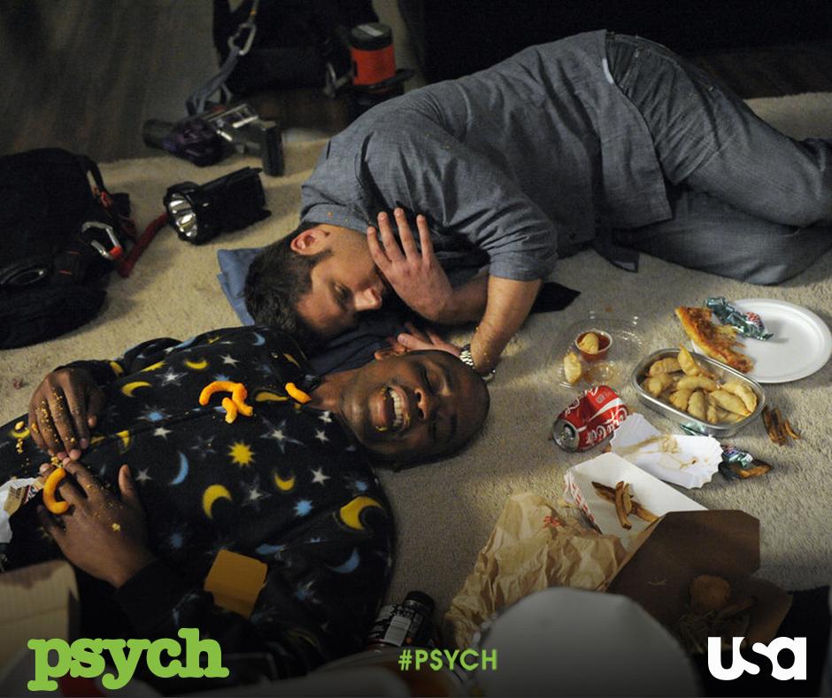 PsychPeacock's tweet photo. Friends get dinner party invites. BFFs get slumber party invites. Here's to full stomachs &amp; hearts this Thanksgiving! http://t.co/mjGseXrbF6