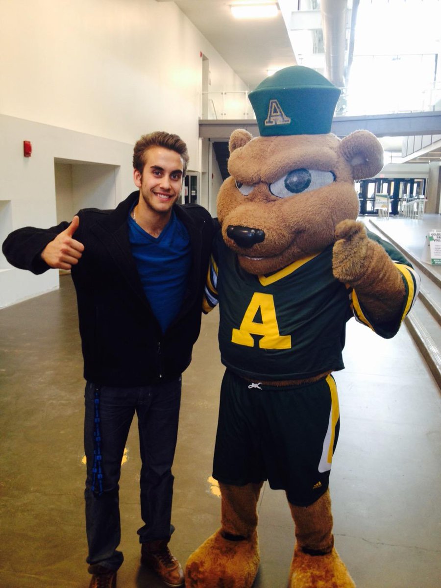 I love <a href="/BearsandPandas/">UAlberta Golden Bears & Pandas</a> :)