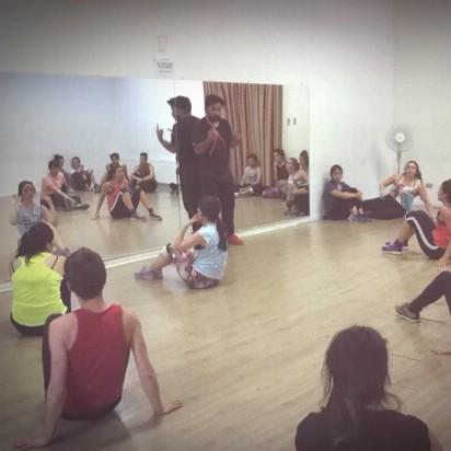 reddanza's tweet image. (Ahora) bailarines trabajan con Claudio Puebla en Seminario #ExperimentalDance #FestivalDanzaBiobio @Cultura_Biobio