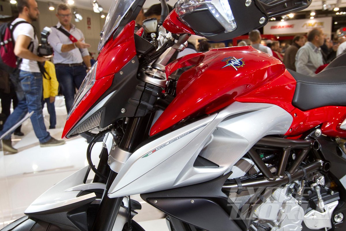 CW1Miles's tweet photo. Two new triples: MV Agusta Turismo Veloce and Stradale 800 shown @official_eicma. http://t.co/MtFVFWwyWc @MVUSA http://t.co/5Swebi88Cq