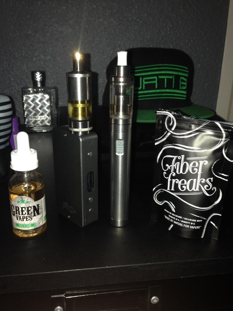 kelavap's tweet image. Mon matos du moment #pipeline pro monté avec un #kayfun ,une box #ipv2 de #pioneer4you monté avec un #taifun  #ecig