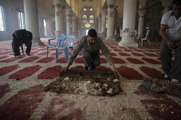 . @FriendsofAlAqsa: Would you tolerate this happening at your local mosque? #HandsOffAlAqsa