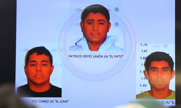 Asesinan a Estudiantes Normalistas de Ayotzinapa en Iguala Guerrero. - Página 10 B13taqeCQAE_FC_