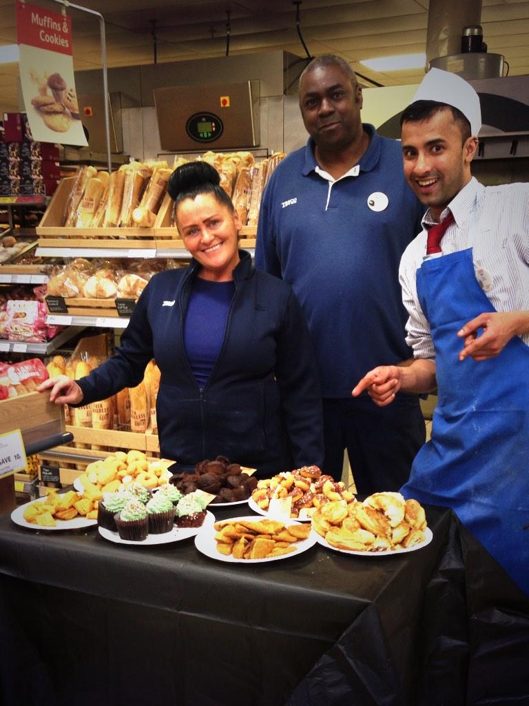 Bakery tasters at Springhill today led by the lovely Linda <a href="/G4vnn/">Gavin Pike</a> @24SSSTesco <a href="/HanJayhan/">jayhan</a> #betterservice