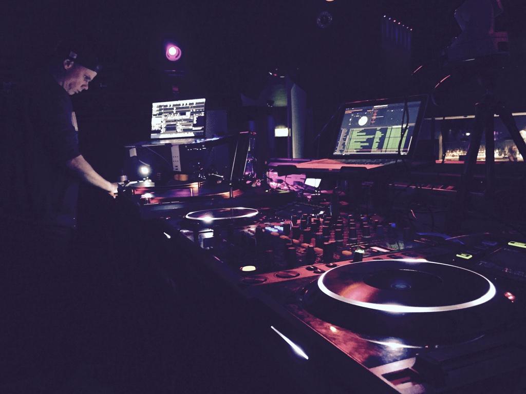 fictionromford's tweet photo. @ScottyLDj @beatamaxx we have a bit of kit for tonight's show πππ #FullDesk #Technics #CDJ #Pioneer #Entourage http://t.co/258O7giDyv