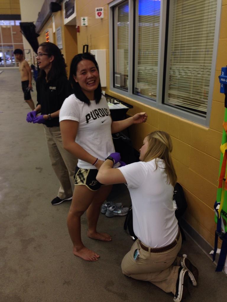 lewproblems's tweet photo. Injures herself while counting #lewproblems http://t.co/JS3VIKoUrA