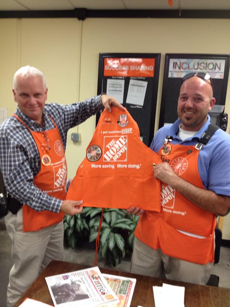 Woohoo!!! Awesome job Tony for representing Team Dixon! Presidential Award Apron winner for Excellent Service for Pro