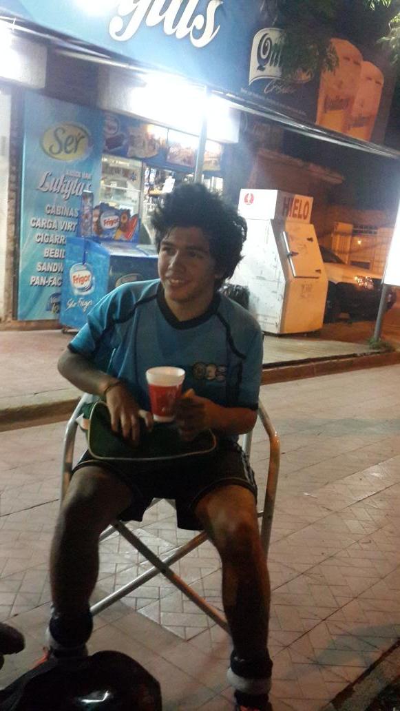 Damipm's tweet photo. Después del picado de tercer tiempo @riveren #LaButique con @fabian1nz @GabiDz1 @BetoRivero96 @RiveroPetuel http://t.co/oL4la32wjP