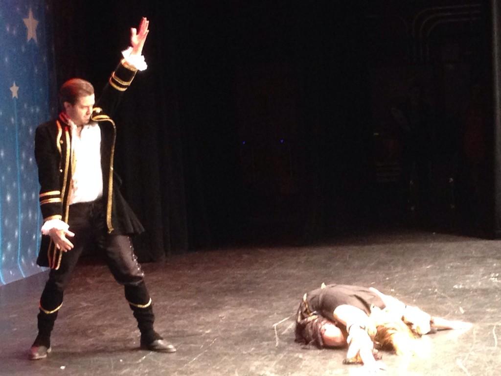 Arrrr matey! <a href="/Jenn0980/">Jennifer Diaz</a> and Daniel Corbett ready for <a href="/kdrv/">NewsWatch 12</a> #dwtrvs