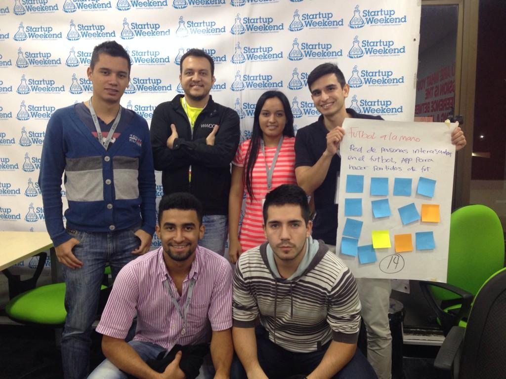SWBaq's tweet photo. Salen los equipos del Startup weekend Barrabquilla. #Futbolitos http://t.co/x1XA4OJmxc