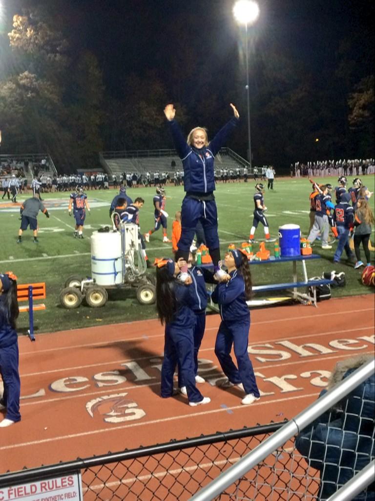 jillieebeean's tweet photo. senior night #flyerstatus βΊοΈπ http://t.co/0dHFTAwUdk