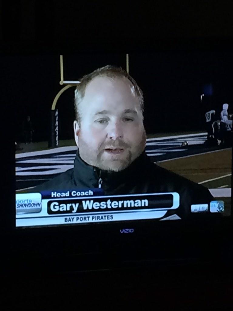 AintEzBeinGiese's tweet photo. @GaryWesterman1 @BayPortFootbal1 the man himself #proud #piratepride #1moretostate http://t.co/IOi4hrMs84
