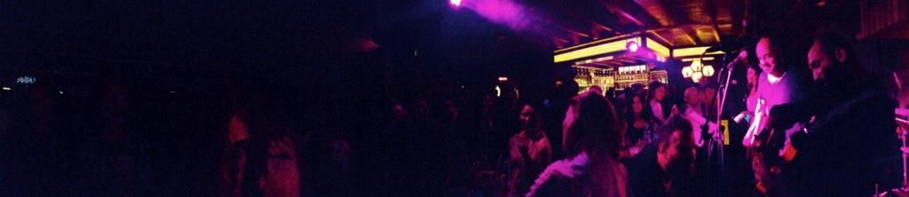 BateBahadirFan's tweet photo. @KarpuzBar kış sahnesi açılışı !!! Muhteşem gece ! :) @BateAksoy http://t.co/UnXdG79gEP