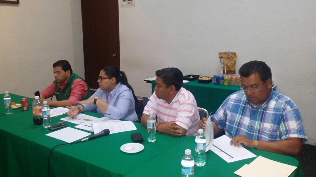 JLuis_Figueroa's tweet photo. Con @gpe_vargas1En reunión de trabajo del @MTPueblaOficial  #SeguimosEnMovimiento http://t.co/NdVzgFhQYf" @analiliaherrera #RumboAl2015