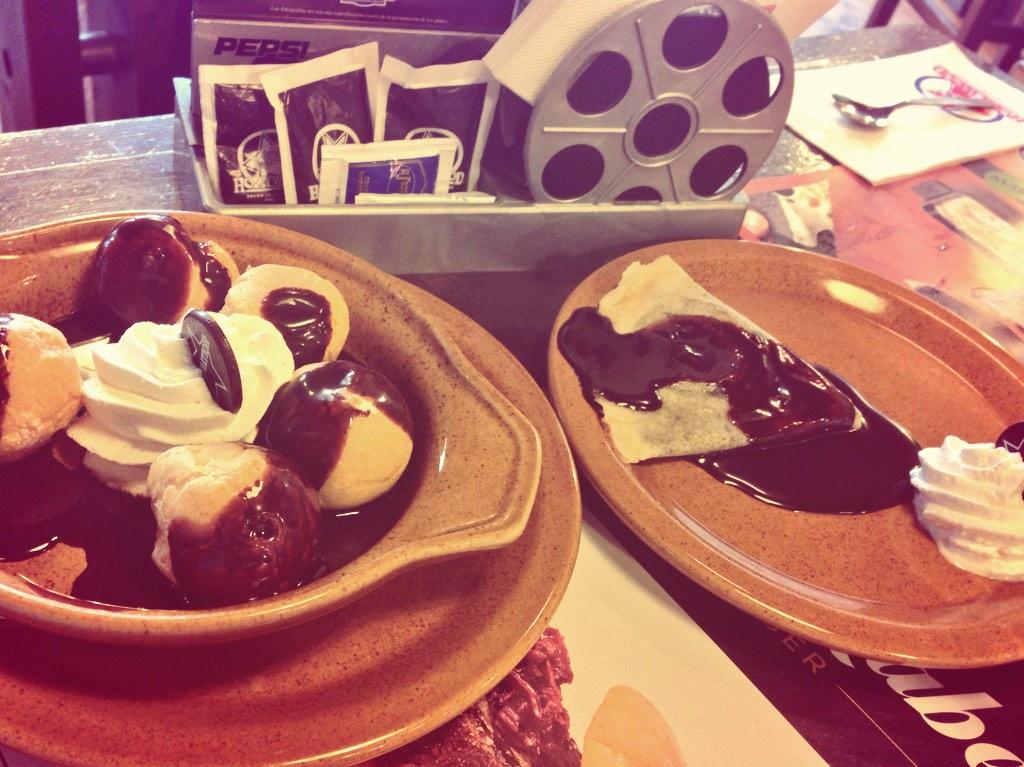 mvcoco's tweet photo. Un día genial acompañada del mejor del mundo mundial! 😊🎉👼👱💛🎥🎬🍔🍟🍴🍹🍰🍩 @ivangsiscar95 #tequiero http://t.co/CYQ35bOGZX