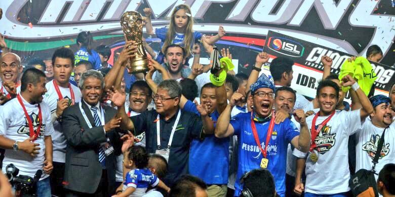 si__helmy's tweet photo. RT @BekasiUrbanCity Selamat atas kemenangan Persib di Indonesia Super League 2014 malam tadi http://t.co/14bAjwbeYc