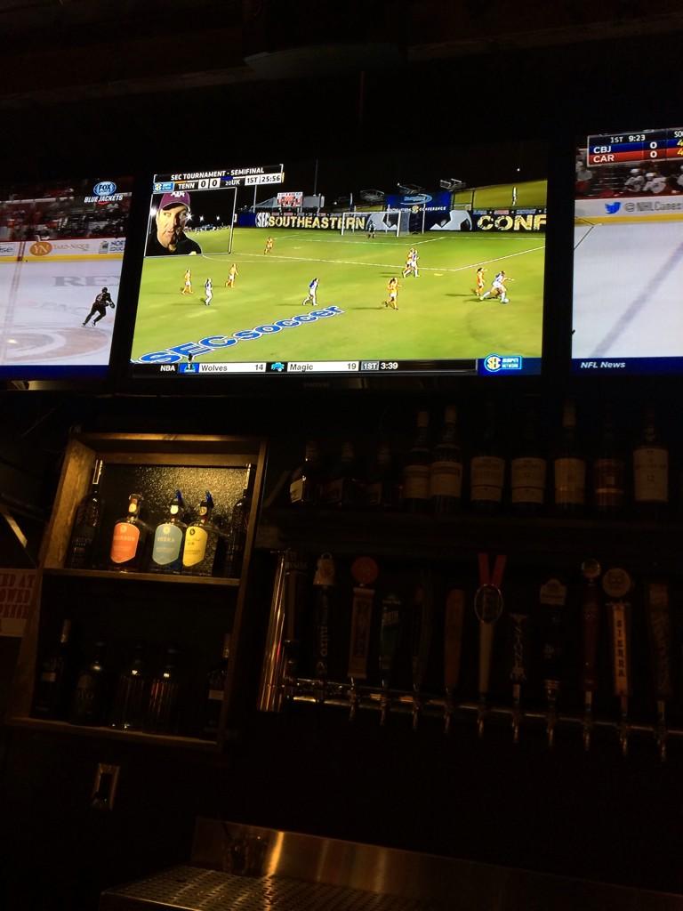 Natalie_Horner's tweet photo. The nice bartender at Winking Lizard put my girls on for me!!! #SECsemis #whynot http://t.co/viy4ZWVDTA