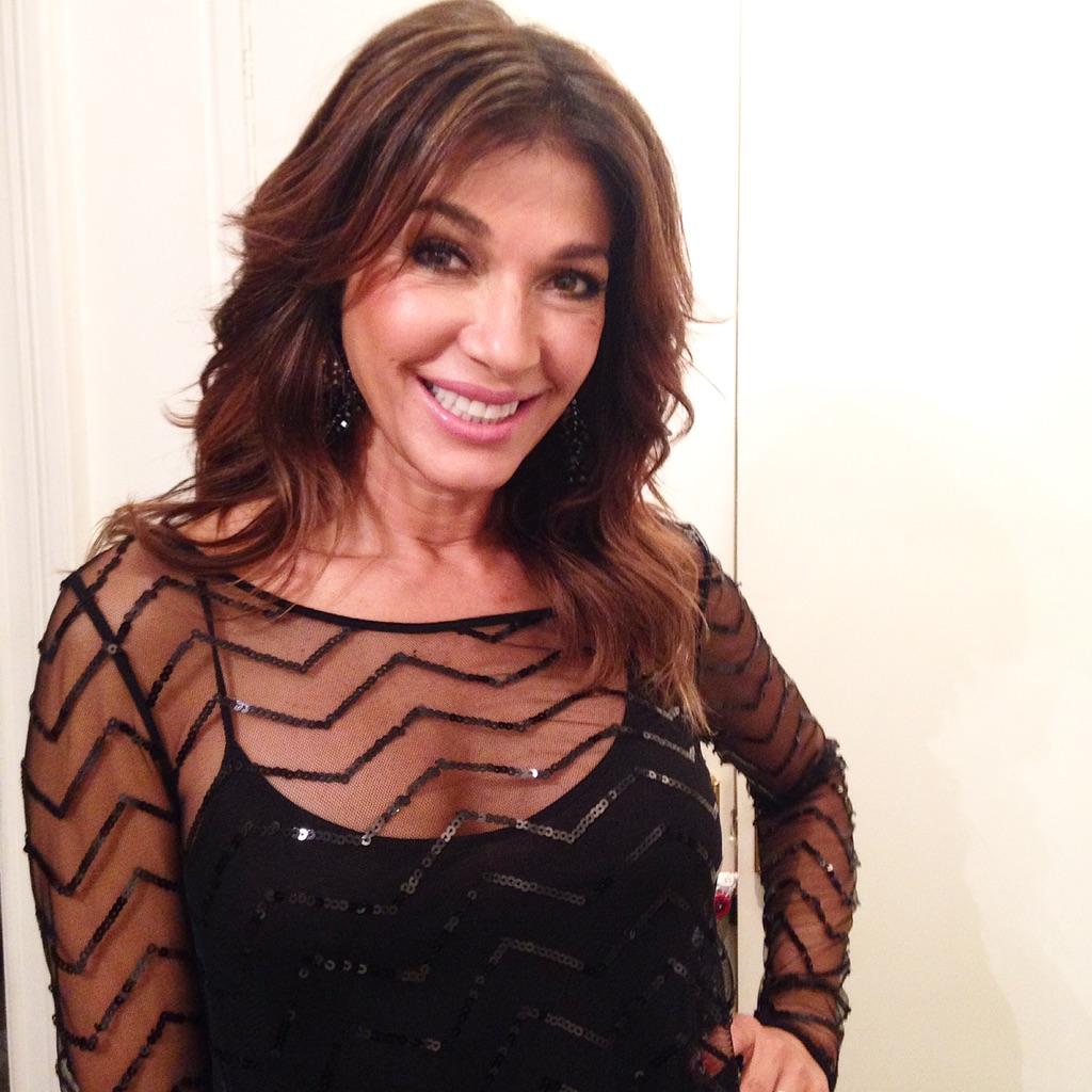 Diosa <a href="/catherine_fulop/">Catherine Fulop</a> makeup <a href="/tinicaparra/">Agus Caparra</a> para <a href="/bettinafrumboli/">Frumboli Estudio</a> con prod lancôme