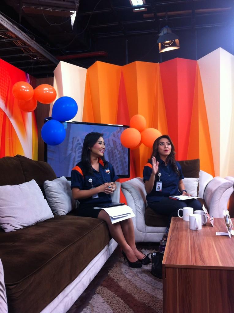 JTV_rek's tweet photo. @purianindita @leakecil live @100jatimJTV di #13polpolan ... http://t.co/Wlf0IIyQET