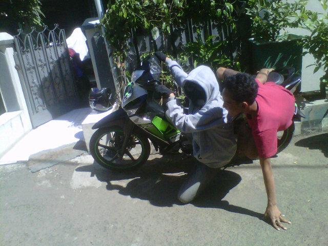 warbibteam14's tweet photo. Epic cornering fail =)) @ahcmaddickipraw @HapiyanP http://t.co/UUbnUXdiyF