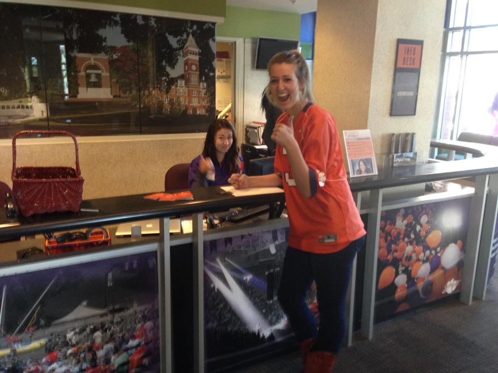oldaccountclos's tweet photo. Big thanks to @ClemsonUniv volunteer tour guides Alex and Matt!  Great campus, beautiful day.  So impressed! http://t.co/crUeyzCOjn