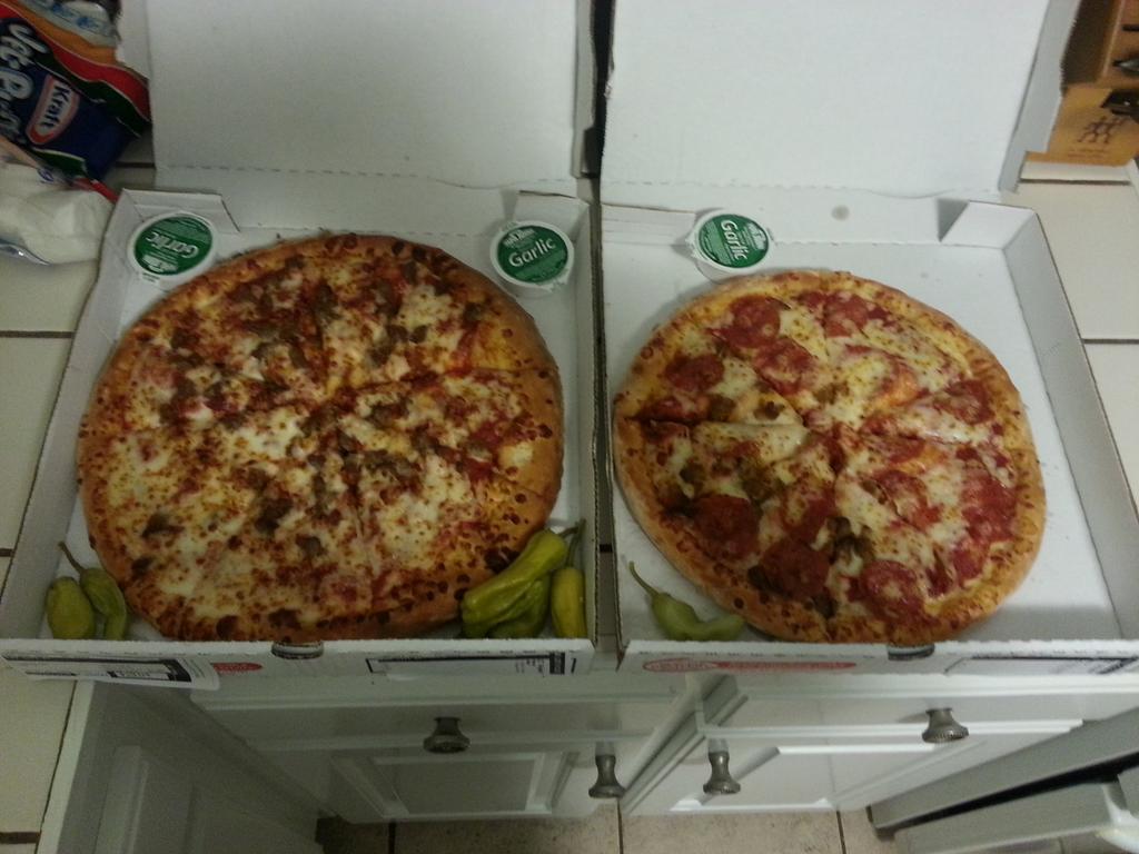 Where is the rest of my pizza? #medium # schmedium #justice <a href="/PapaJohns/">Papa Johns</a> <a href="/williamlmoore1/">Bill Moore</a> @Hudson_Moore
