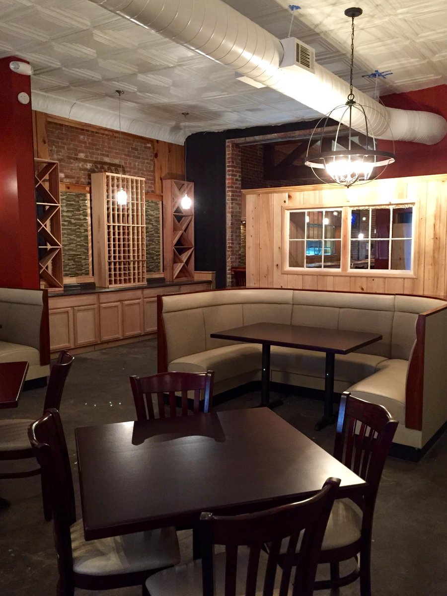 WhollySmokin's tweet photo. Opening Soon...Downtown Florence. #BBQ, #Ribs, & a Whole Lot More! #ExtendedMenu #Bar #CraftBeer #Wine #YUM Please RT http://t.co/yyJHG8PbIY