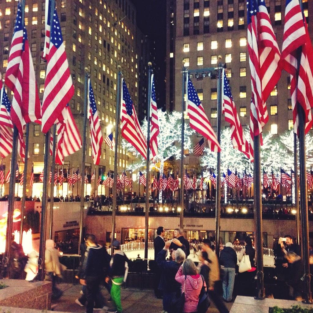 raleene's tweet photo. I get it, Rock Center... I'm in 'Murica. 🇺🇸🇺🇸🇺🇸😂 #flaggish http://t.co/elemyMnLw8