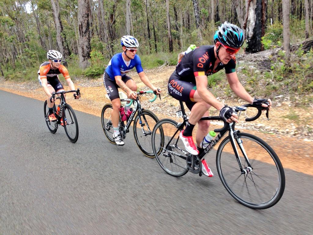 The three leaders for most of the stage got pulled back about 1km from the line #2014ToMR