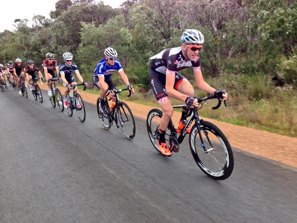 At times the bunch was doing 65+ on the flats #2014ToMR