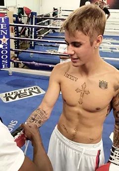 NinyVieira's tweet photo. Se ele ficar maguado è culpa d vcs se ele fzer besteira EMABiggestBeliebers #EMABiggestFansJustinBieber http://t.co/OgVHAUmZqh