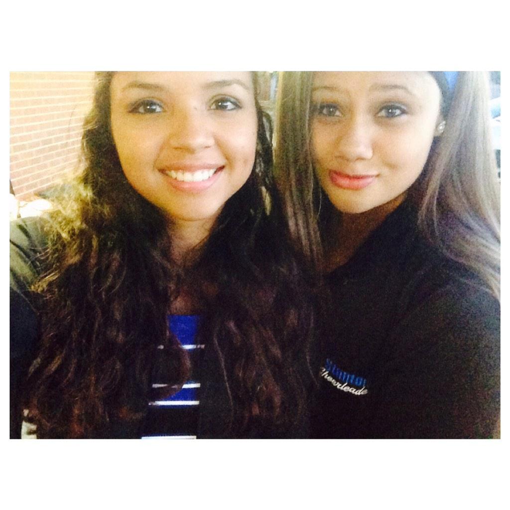 SCPVarsityCheer's tweet photo. @lyss_babyyy &amp; @jules_socool 😊🎀 http://t.co/V3HuM9SeMq