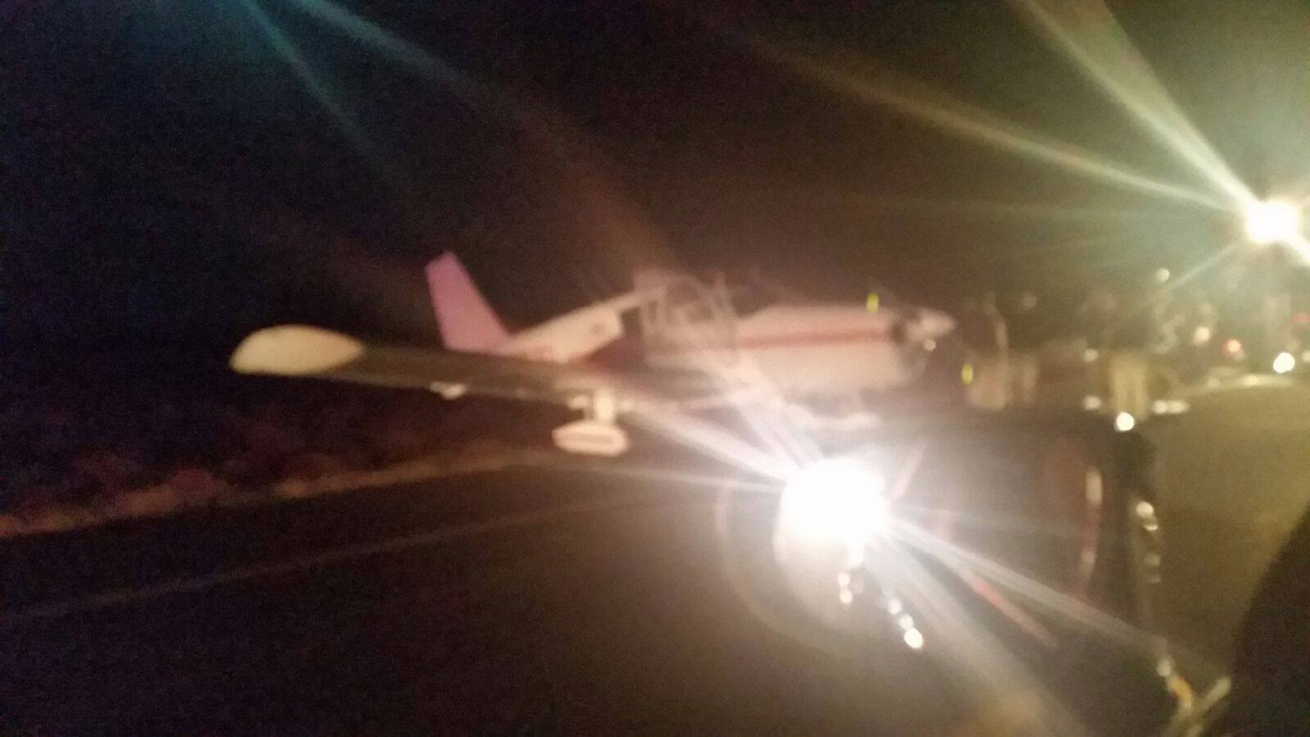 321Amie's tweet photo. Plane that crash landed by my house tonight. Everyone ok. Picture by my husband. #bendoregon #scoopedlocalnews #nogas http://t.co/ZaiTNZaHMc