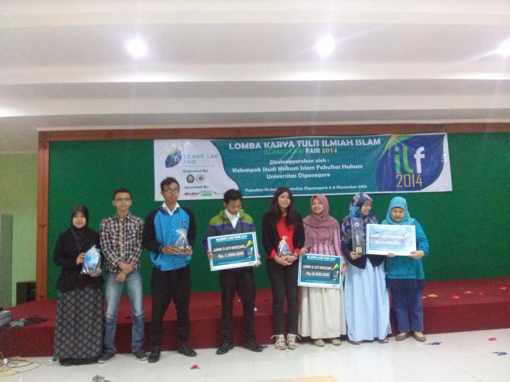 ILF_2014's tweet photo. Juara 1 Tim Srikandi (UI), Juara 2 Tim Dewi Sinta (UI), Juara 3 Tim Gatot Kaca (UIN Sunan Kalijaga) http://t.co/EPkOYthKlY