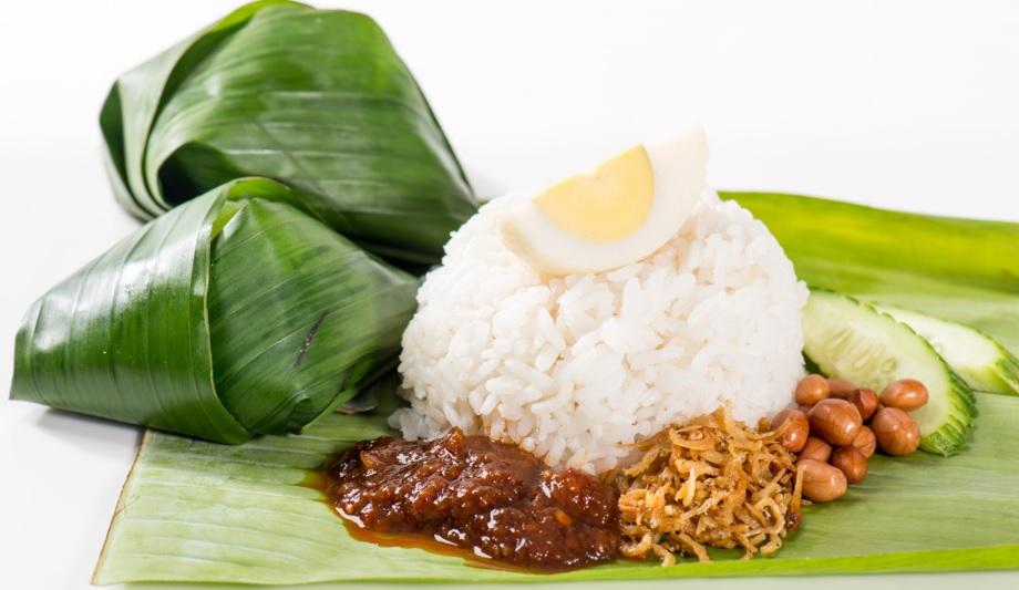 Did you ever have a traditional #breakfast in #malaysia ? Nasi Lemak is a must try <a href="/JWMarriottKL/">JW Marriott KL</a> #kualalumpur