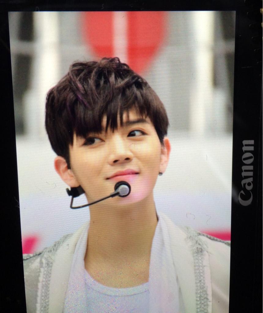 Renmen1103's tweet photo. Preview: 141108 TowerRecords #뉴이스트 #렌  @ChoiGoRen http://t.co/8ZTQdcNUpF