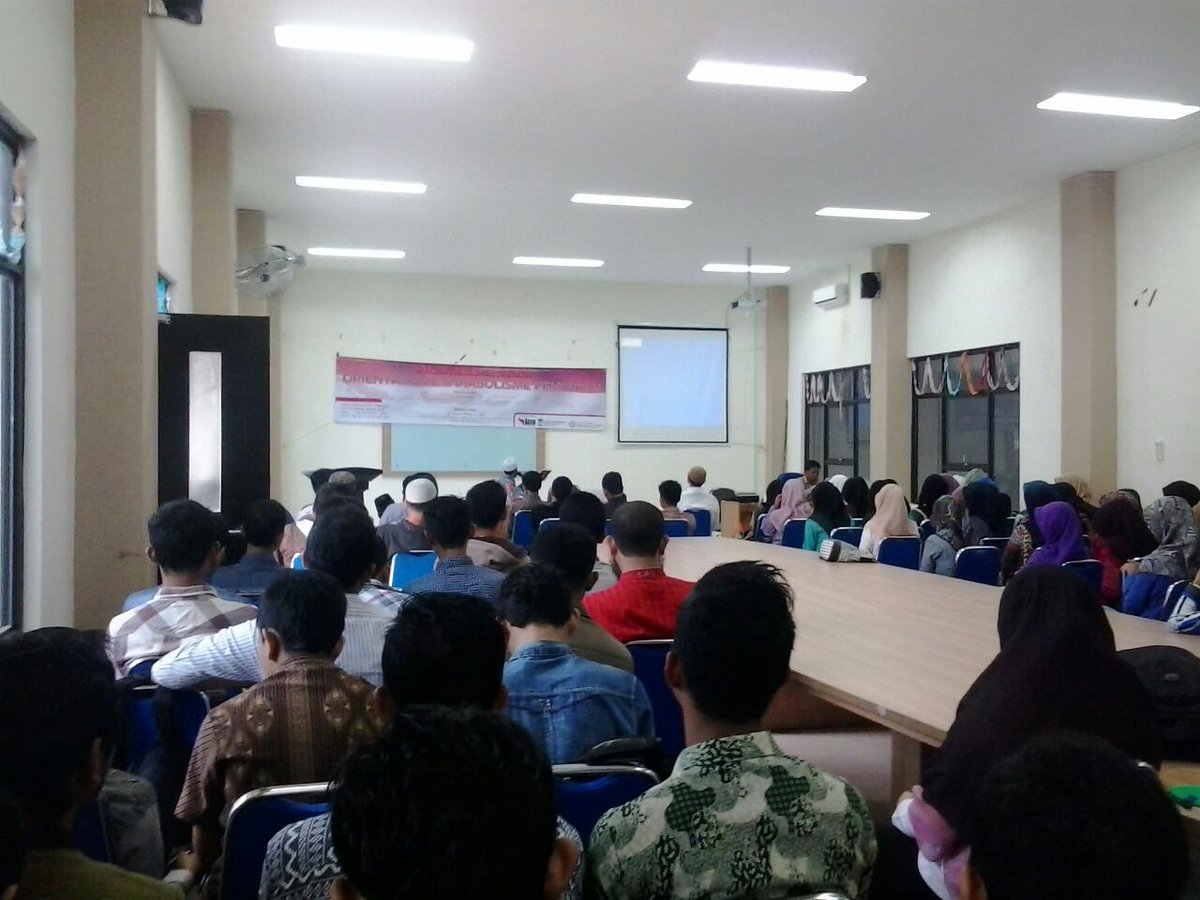 Dj_Alexa03's tweet photo. Suksesss kakak :) .. sikaatt JIL ! "@ITJAceh: Alhamdulillah, #StudiumGeneral sukses. Hai JIL kami siap menghadapi. http://t.co/5Ix0iCdKA4