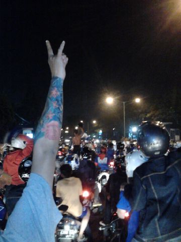 dealope's tweet photo. @simamaung ..... Nobar atos nonton balubar http://t.co/dAUvezAzkG
