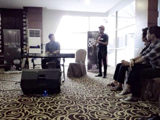 NababanSaxo's tweet photo. Makasih byk atas sharing ilmu n pengalamannya pak dokter hehehe @AliSugiri #urbancrossover jaya trus musik indonesia http://t.co/VATK8yIGnX