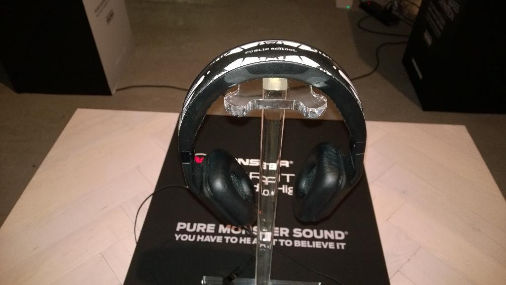 JasonOkuma's tweet photo. I love the #PureMonsterSound of @MonsterProducts #Inspiration #Headphones! #InspiredByIphone #SimpleIsPerfect http://t.co/PaP8OtSgM2
