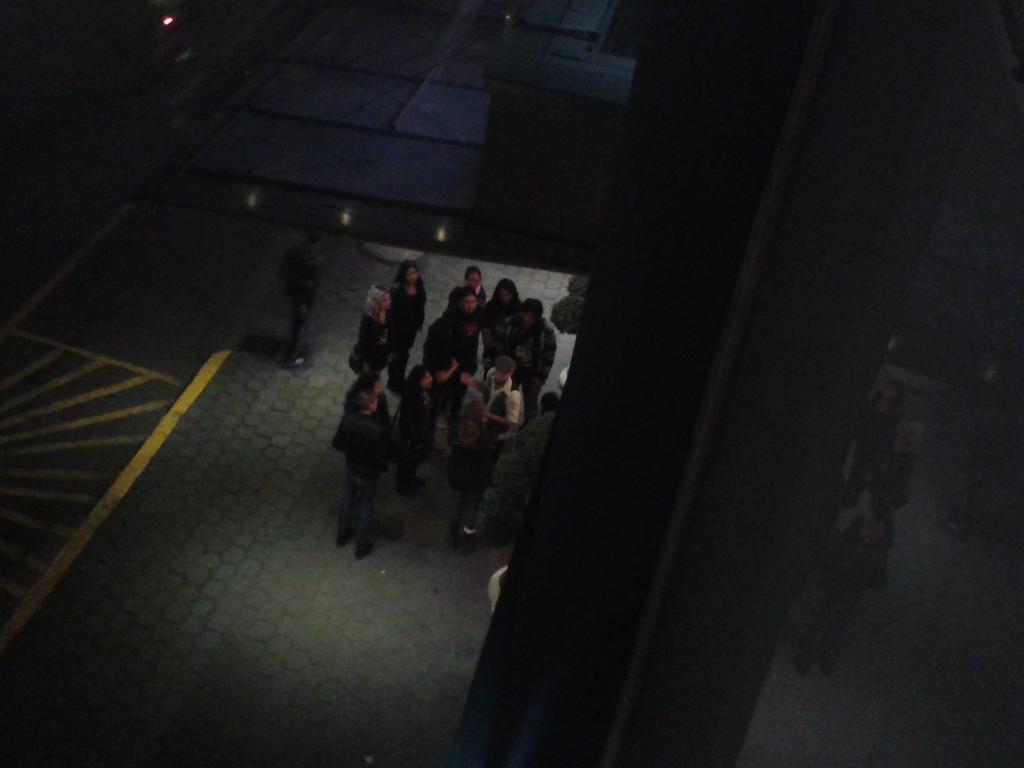 radmam's tweet photo. La banda sueca de metal Diablo Swing Orchestra está hechando un palomazo afuera de mi ventana ._. #OnlyinDf http://t.co/OS5WU8imM4